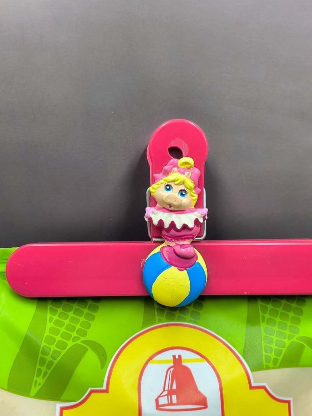 Vintage 1988 Miss Piggy Muppet Babies Snack Chip Clip - Applause Jim Henson